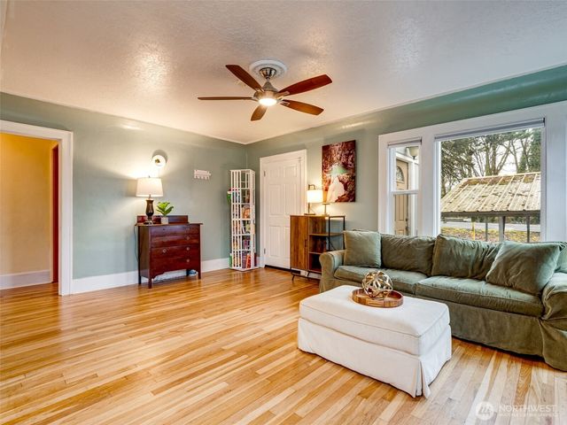 1510 S Kinnear Street, Kelso, WA 98626