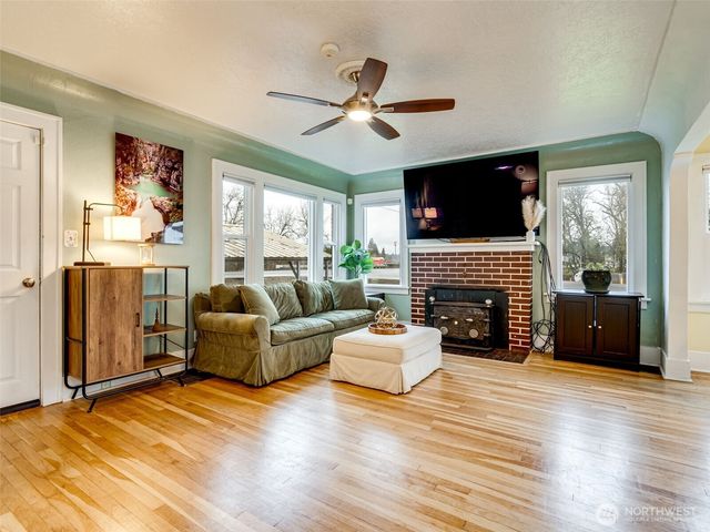 1510 S Kinnear Street, Kelso, WA 98626