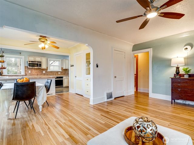 1510 S Kinnear Street, Kelso, WA 98626