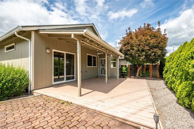 5558 Solo Pointe Drive, Longview, WA 98632
