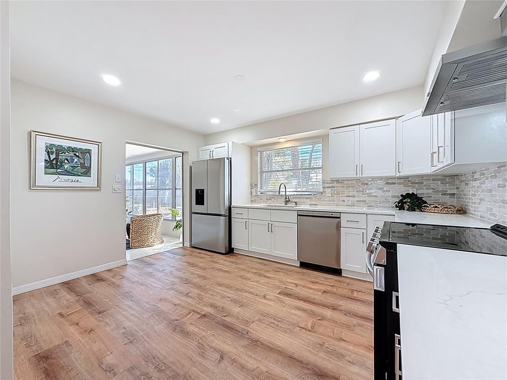 Image 13 of property listing at 11366 88TH AVENUE, Seminole, FL 33772