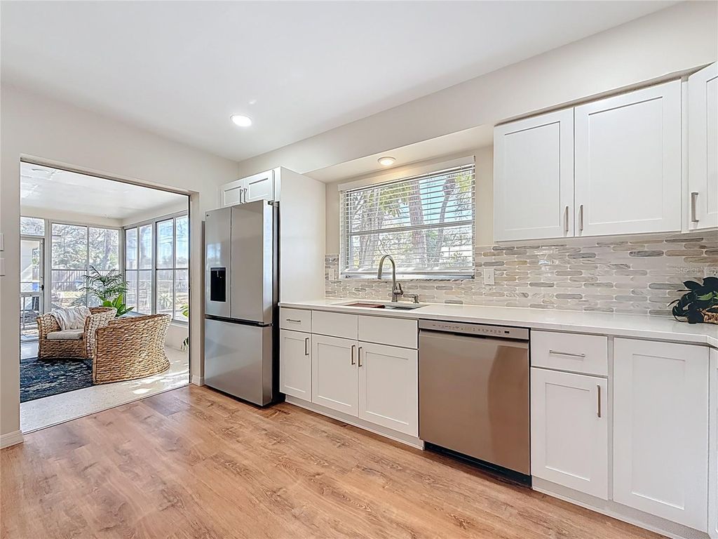 Image 19 of property listing at 11366 88TH AVENUE, Seminole, FL 33772