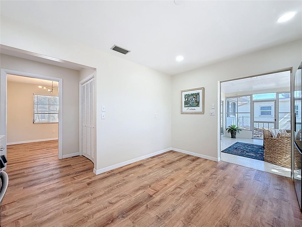 Image 20 of property listing at 11366 88TH AVENUE, Seminole, FL 33772