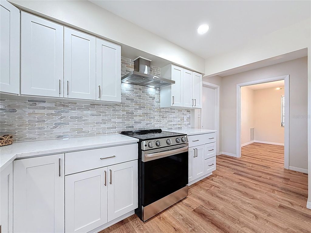 Image 23 of property listing at 11366 88TH AVENUE, Seminole, FL 33772