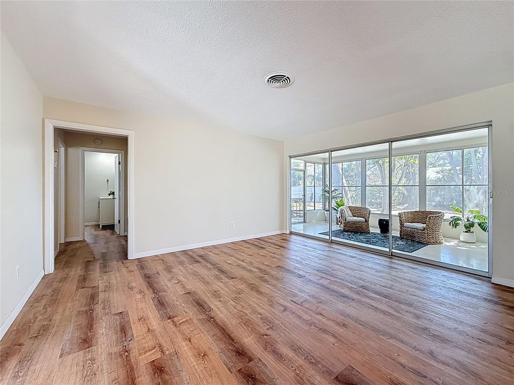 Image 25 of property listing at 11366 88TH AVENUE, Seminole, FL 33772