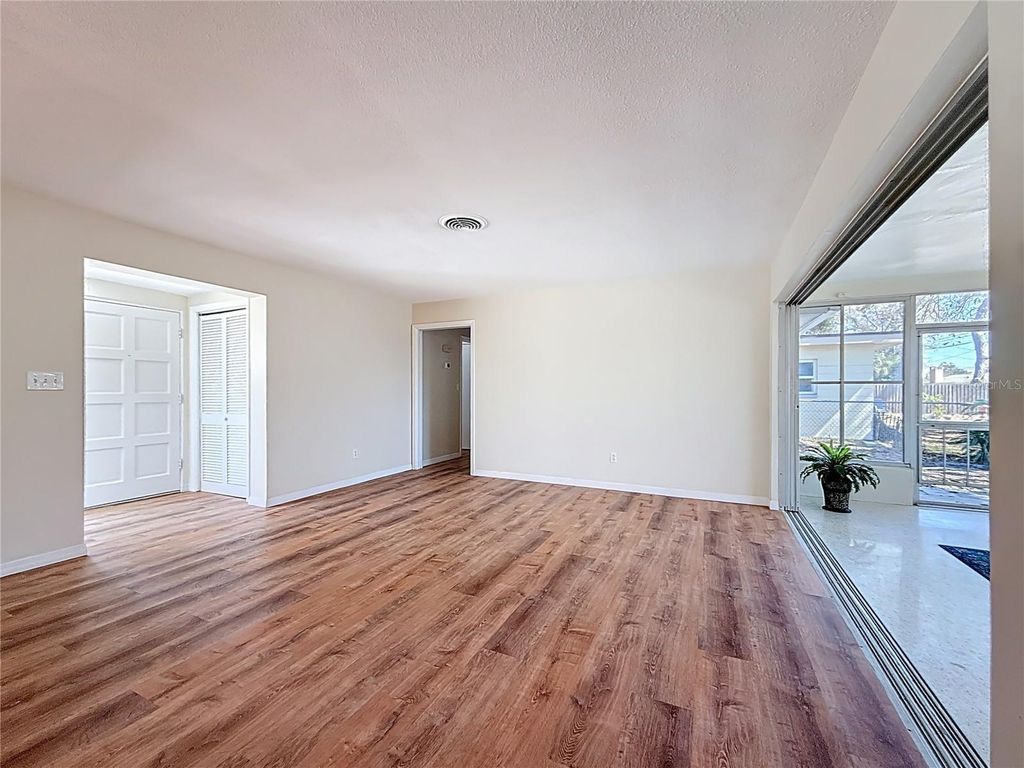 Image 26 of property listing at 11366 88TH AVENUE, Seminole, FL 33772