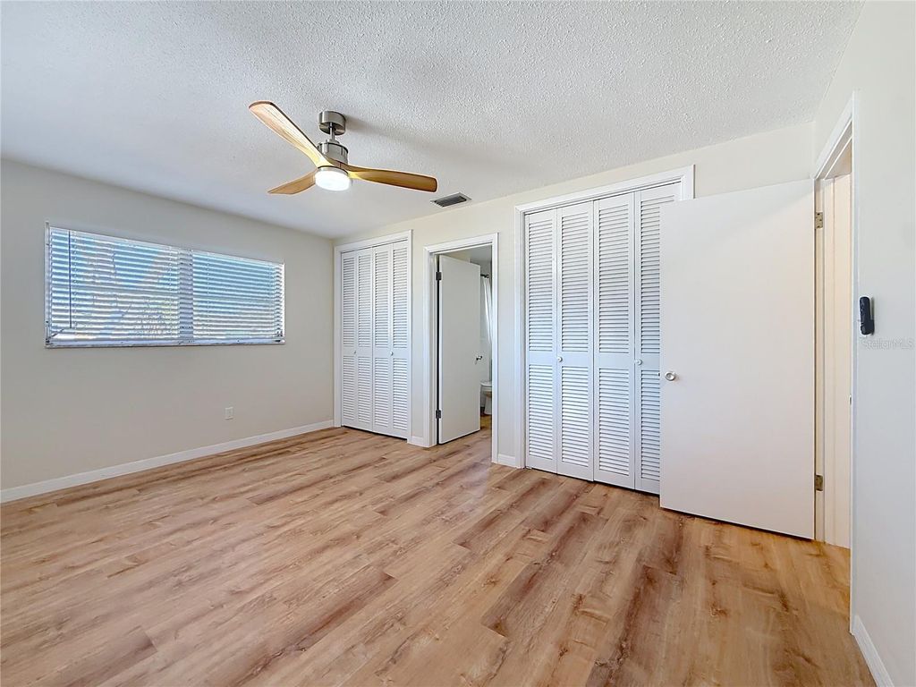 Image 31 of property listing at 11366 88TH AVENUE, Seminole, FL 33772