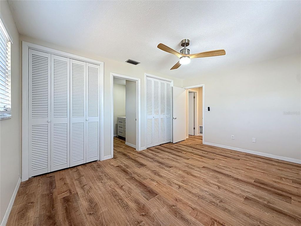 Image 32 of property listing at 11366 88TH AVENUE, Seminole, FL 33772