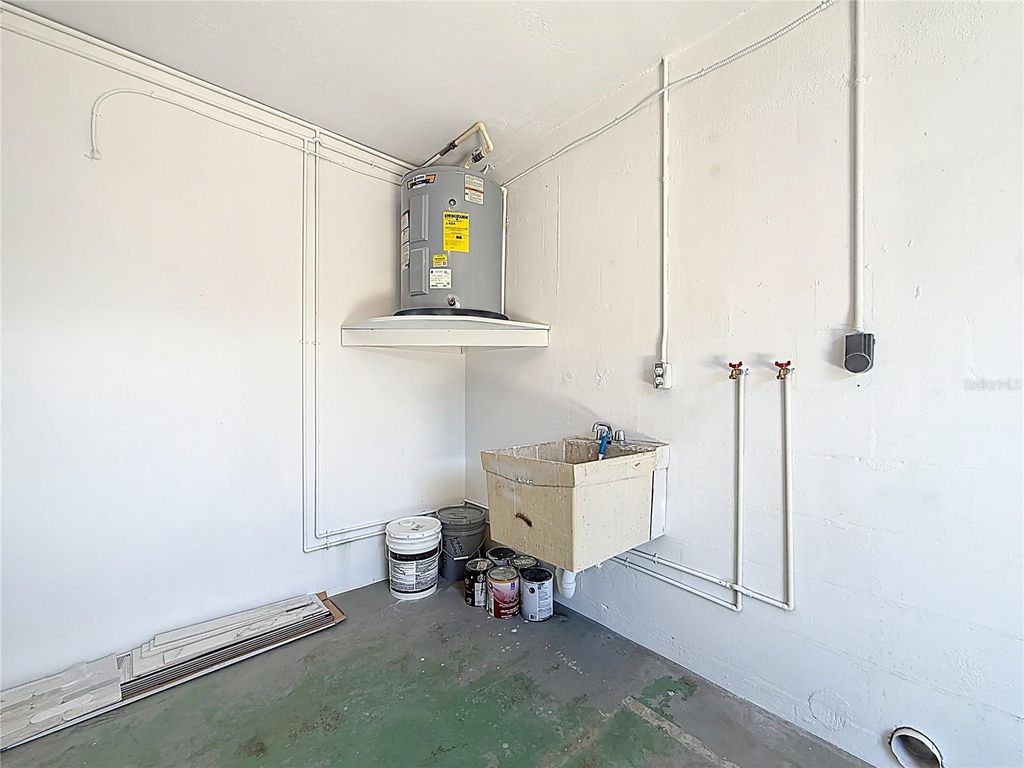 Image 47 of property listing at 11366 88TH AVENUE, Seminole, FL 33772