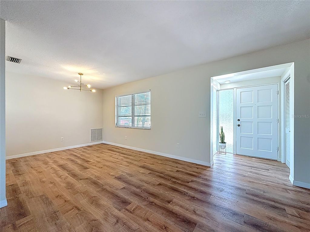 Image 6 of property listing at 11366 88TH AVENUE, Seminole, FL 33772