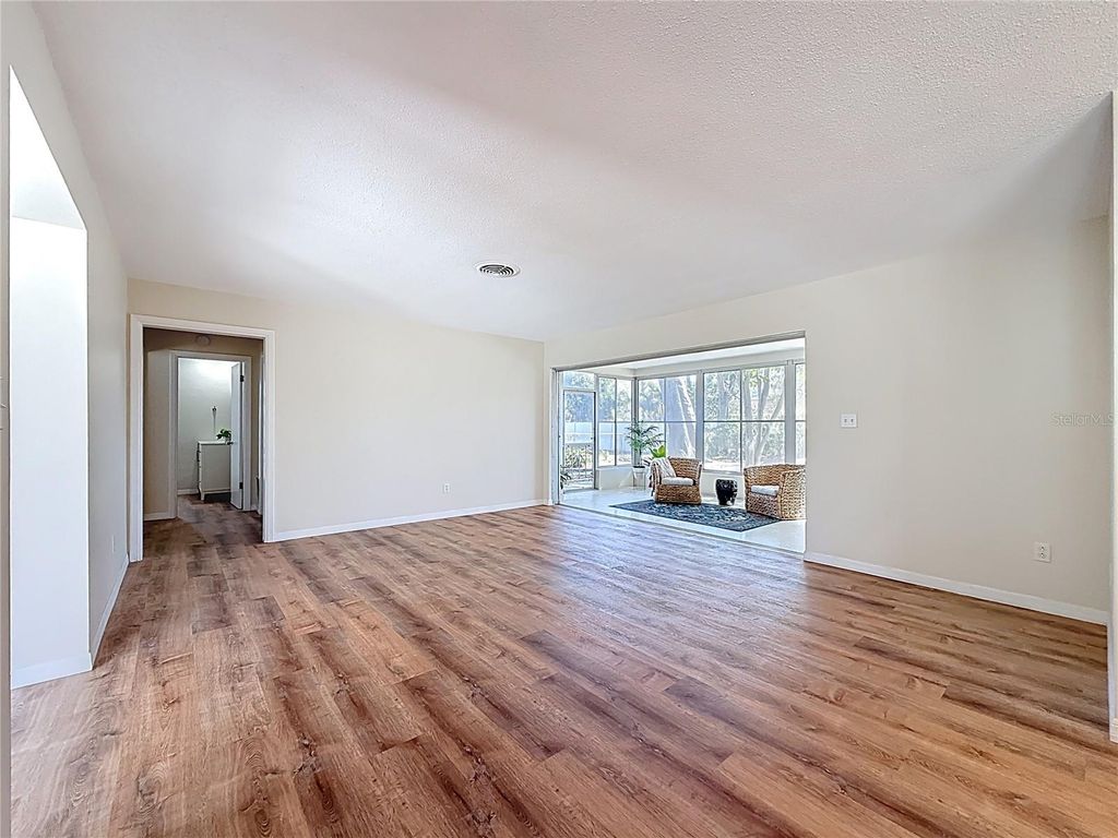 Image 7 of property listing at 11366 88TH AVENUE, Seminole, FL 33772