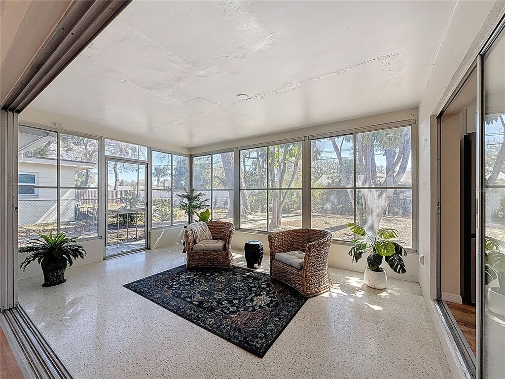 Image 8 of property listing at 11366 88TH AVENUE, Seminole, FL 33772