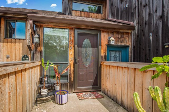 9584 S Pointe Lasalles Drive, Bloomington, IN 47401