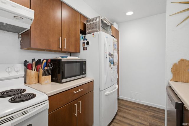 9584 S Pointe Lasalles Drive, Bloomington, IN 47401