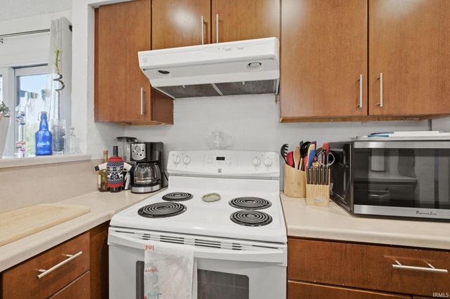 9584 S Pointe Lasalles Drive, Bloomington, IN 47401