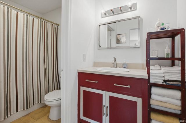 9584 S Pointe Lasalles Drive, Bloomington, IN 47401