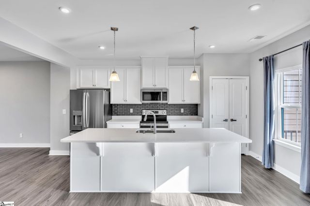 25 Rollins Avenue, Greenville, SC 29607