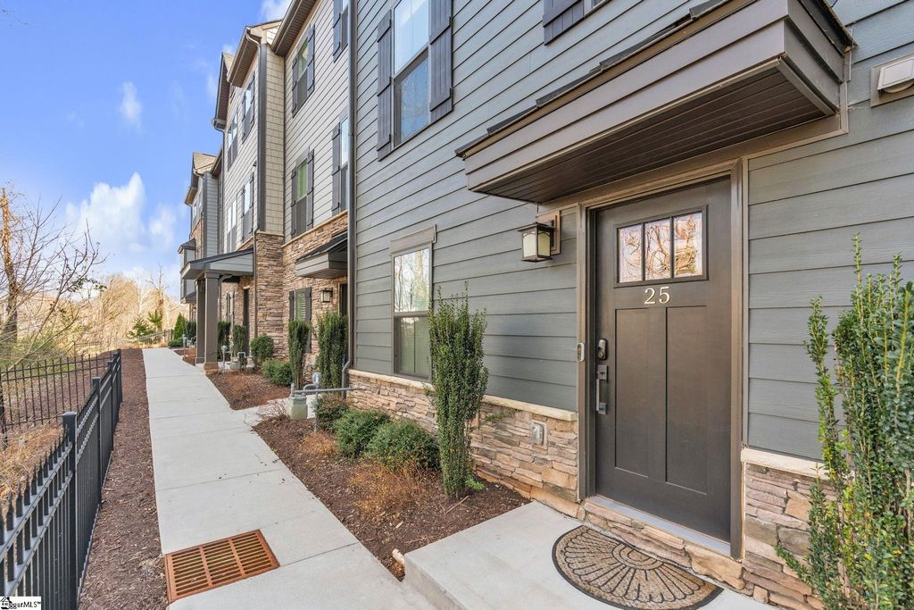 25 Rollins Avenue, Greenville, SC 29607
