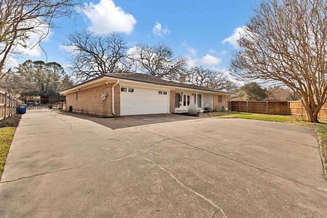 241 Timberlake Drive, Azle, TX 76020