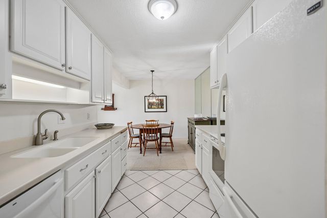 4370 Brookside Court 320, Edina, MN 55436