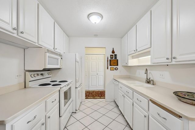 4370 Brookside Court 320, Edina, MN 55436
