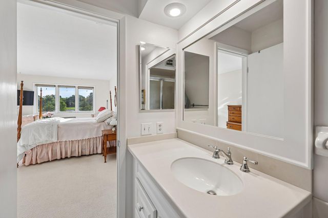 4370 Brookside Court 320, Edina, MN 55436