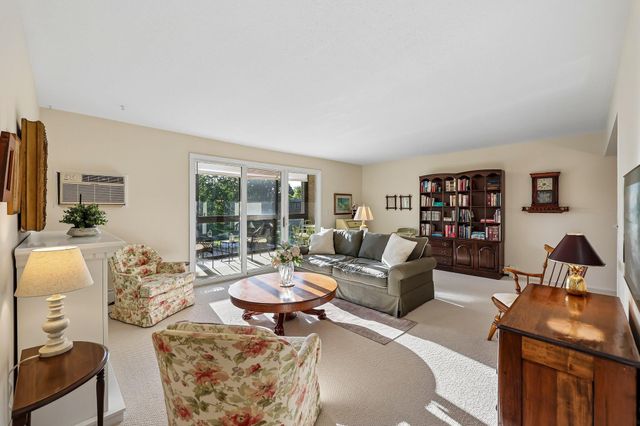4370 Brookside Court 320, Edina, MN 55436