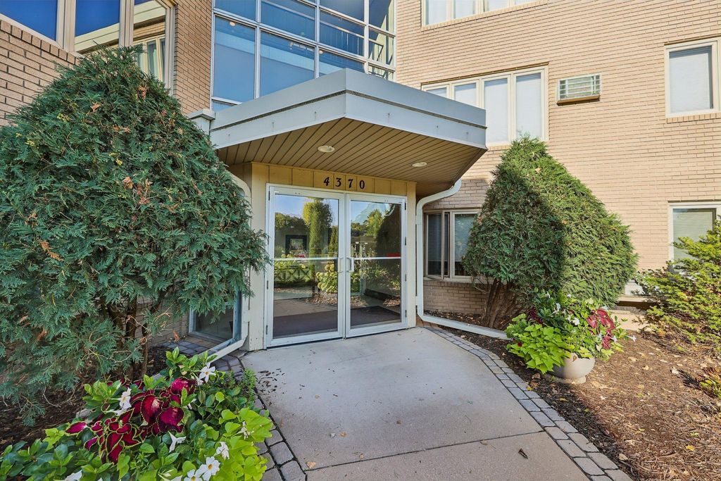 4370 Brookside Court 320, Edina, MN 55436