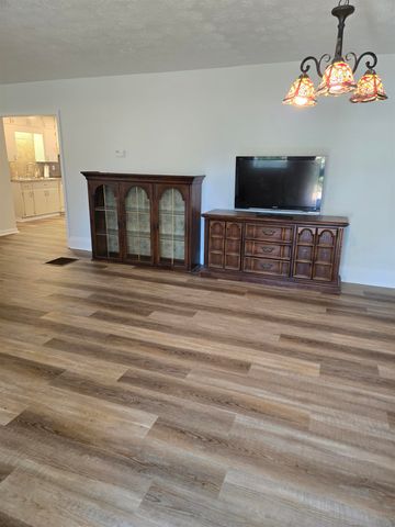 1946 N US 221, Perry, FL 32347