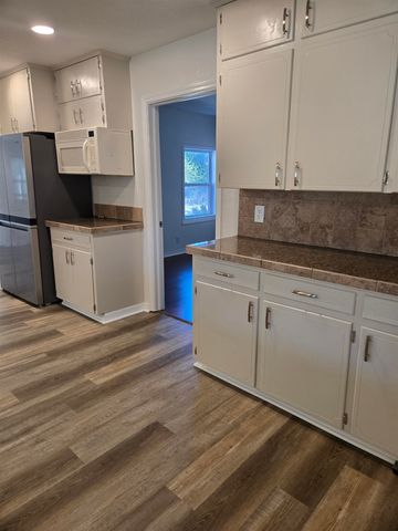 1946 N US 221, Perry, FL 32347