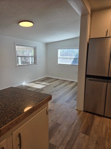 1946 N US 221, Perry, FL 32347