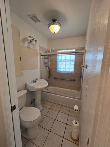 1946 N US 221, Perry, FL 32347