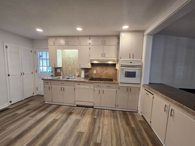 1946 N US 221, Perry, FL 32347