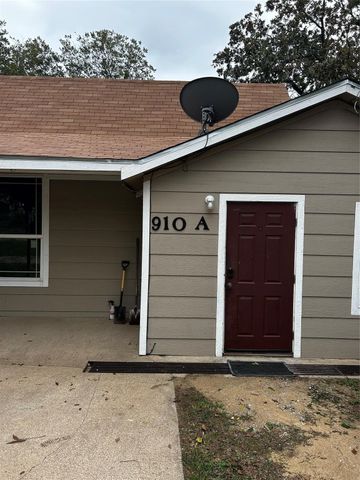 910 W Long Street A, Stephenville, TX 76401