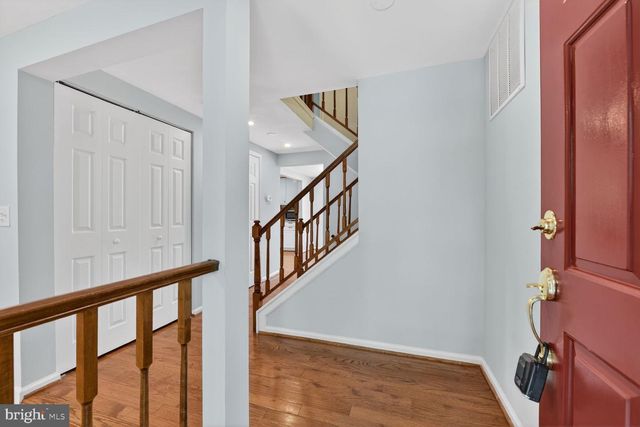 10041 CHESTNUT WOOD LN, Burke, VA 22015