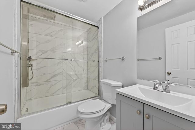 10041 CHESTNUT WOOD LN, Burke, VA 22015