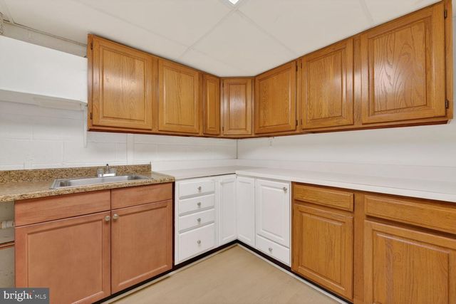 10041 CHESTNUT WOOD LN, Burke, VA 22015
