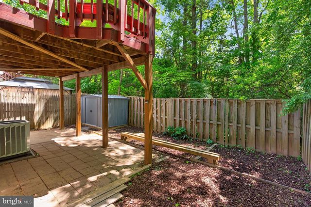 10041 CHESTNUT WOOD LN, Burke, VA 22015