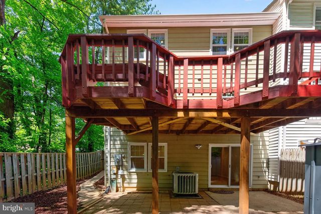 10041 CHESTNUT WOOD LN, Burke, VA 22015