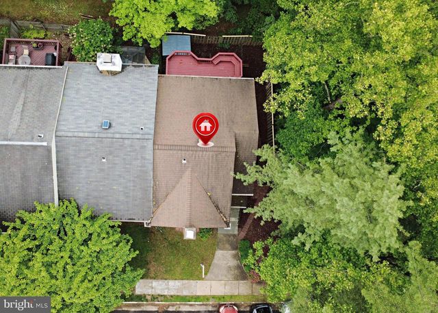 10041 CHESTNUT WOOD LN, Burke, VA 22015