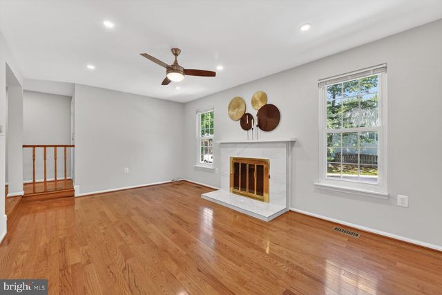 10041 CHESTNUT WOOD LN, Burke, VA 22015