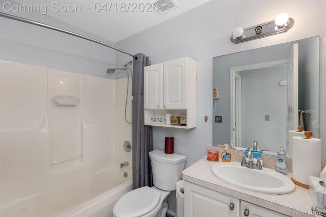 405 Ravencrest Lane, Westland, MI 48185