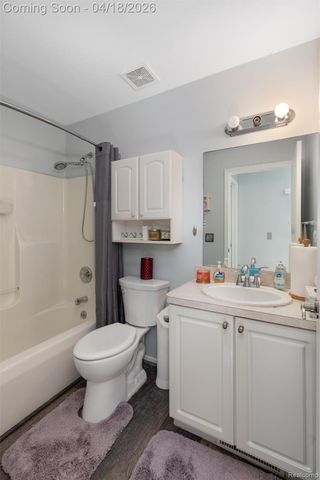 405 Ravencrest Lane, Westland, MI 48185