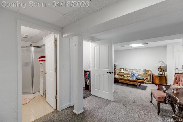 405 Ravencrest Lane, Westland, MI 48185