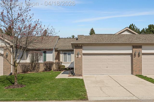 405 Ravencrest Lane, Westland, MI 48185