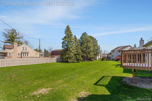 405 Ravencrest Lane, Westland, MI 48185