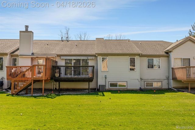 405 Ravencrest Lane, Westland, MI 48185