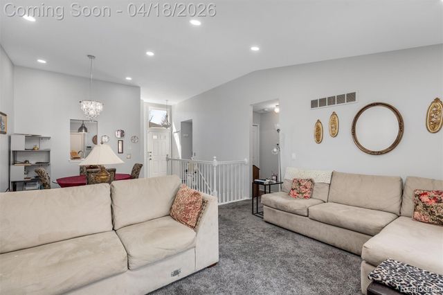 405 Ravencrest Lane, Westland, MI 48185