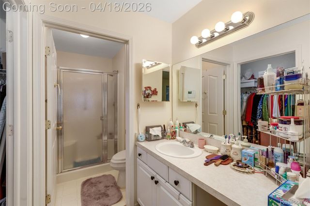 405 Ravencrest Lane, Westland, MI 48185