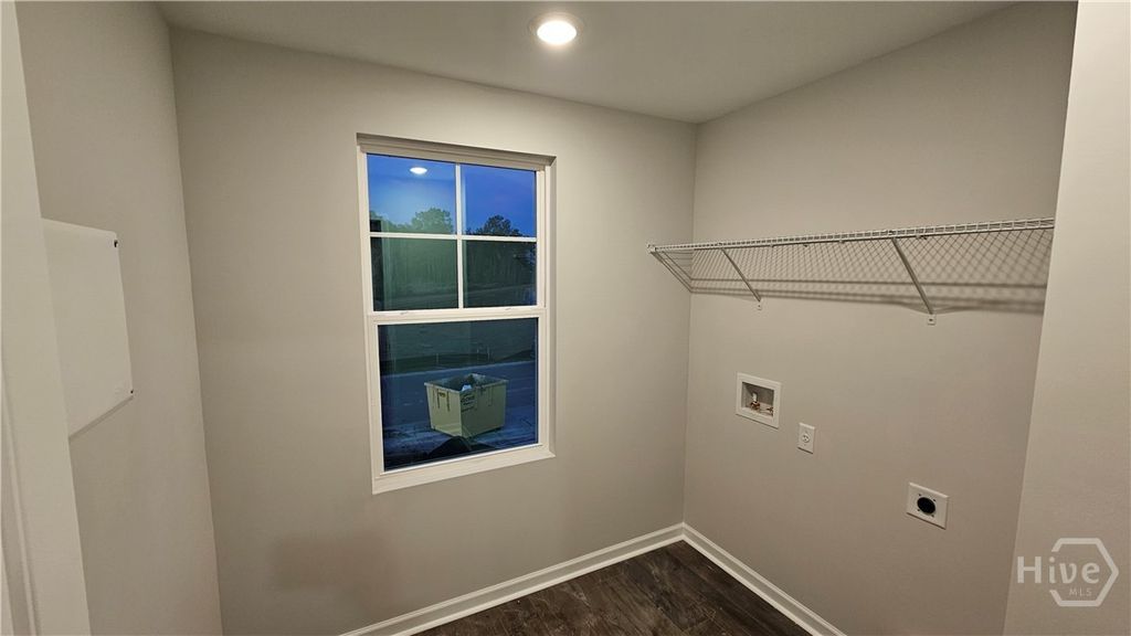 Image 9 of property listing at 203 Hasty Point Road, Savannah, GA 31407